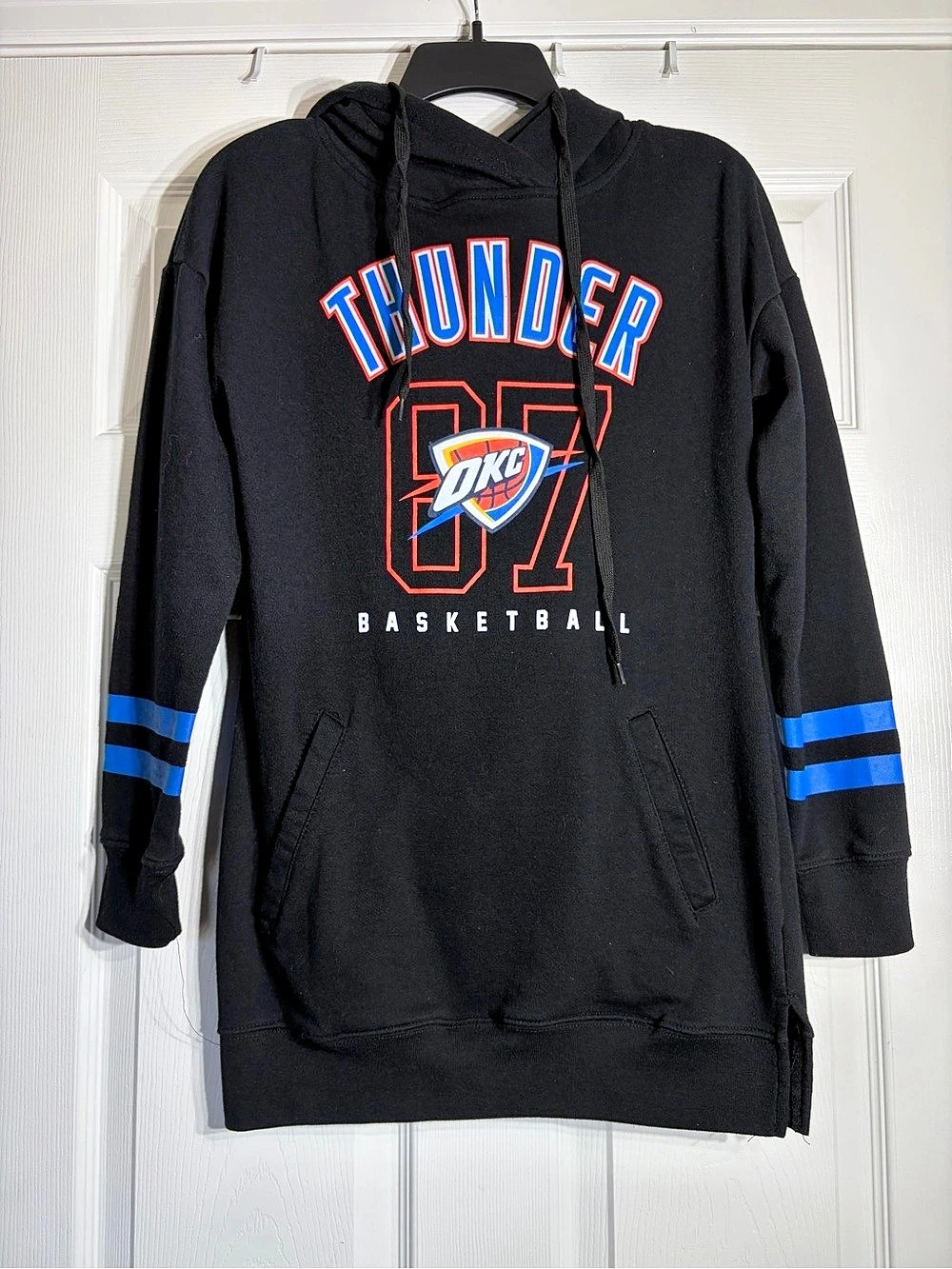 NBA Oklahoma City Thunder Basketball hoodie womenβs medium